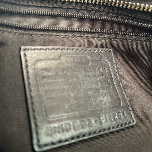 Coach Black and Cream Signature Shoulder Bag - Picture 6 of 12